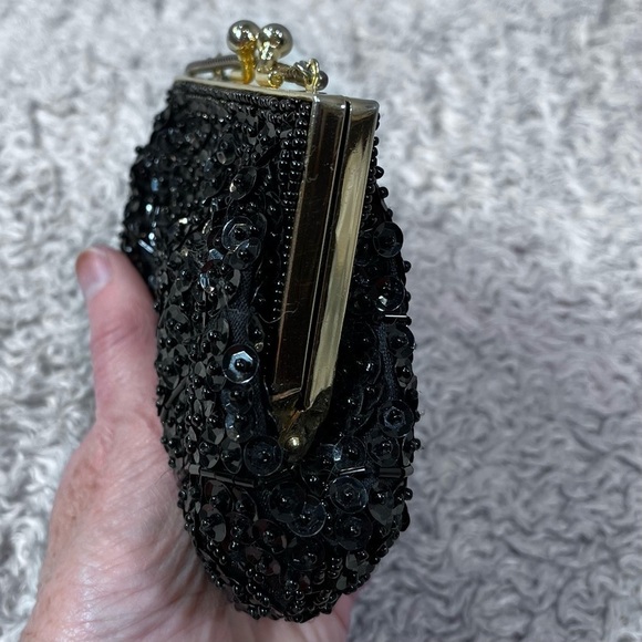 Vintage Accessory Lady Beaded Sequined Scalloped Change Purse with Kiss Clasp - Picture 7 of 11